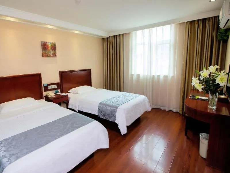 Bed in GreenTree Inn Henan Zhengzhou West Changjang Road Business Hotel