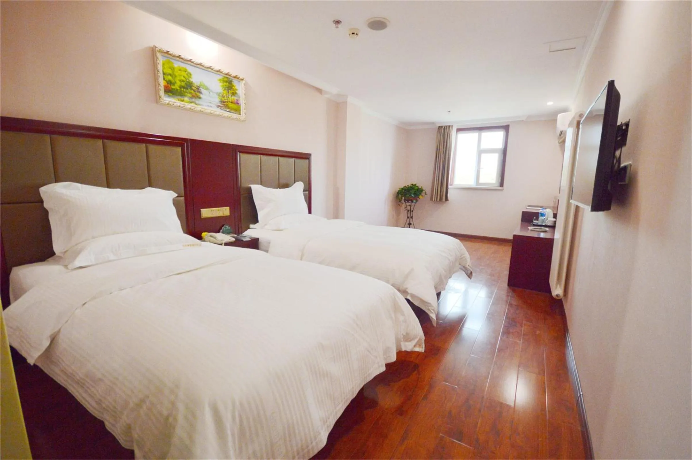 Bedroom, Bed in GreenTree Inn Henan Zhengzhou Shangjie District Xuchang Road Express Hotel