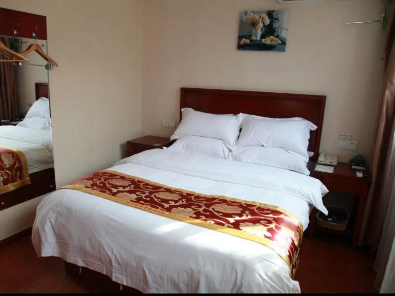 Bed in GreenTree Inn Jiangsu Wuxi Xibei Town Xingtiandi Shell Hotel
