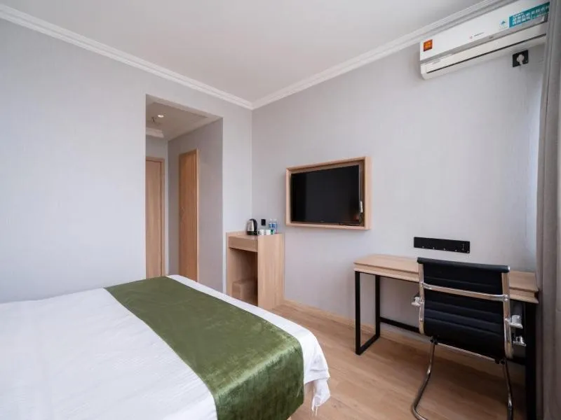 Bed in GreenTree Inn Jiangsu Wuxi Taihu Avenue Tongyang Road Express Hotel