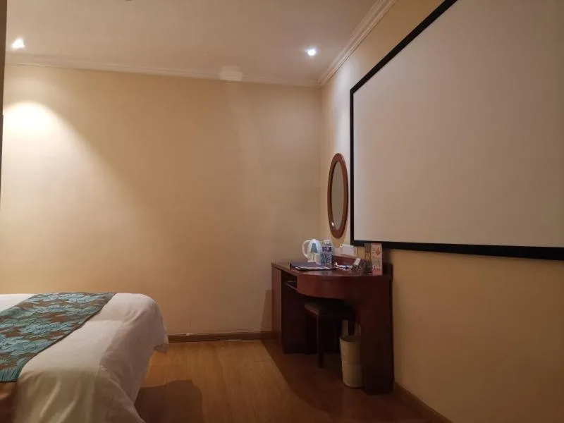 Bed in GreenTree Inn Jiangsu Wuxi Taihu Avenue Tongyang Road Express Hotel