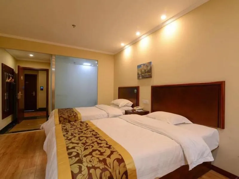Bed in GreenTree Inn JiangSu ZhenJiang DingMao Industrial Park WoDe Square Express Hotel