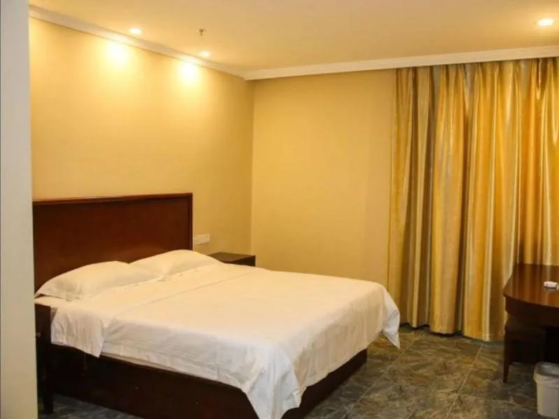 Bed in GreenTree Inn JiangSu ZhenJiang DingMao Industrial Park WoDe Square Express Hotel