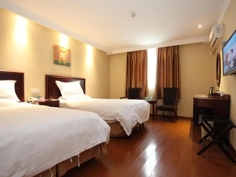 Bed in GreenTree Inn Jiangsu Zhenjiang Gaotie Wanda Square Express Hotel