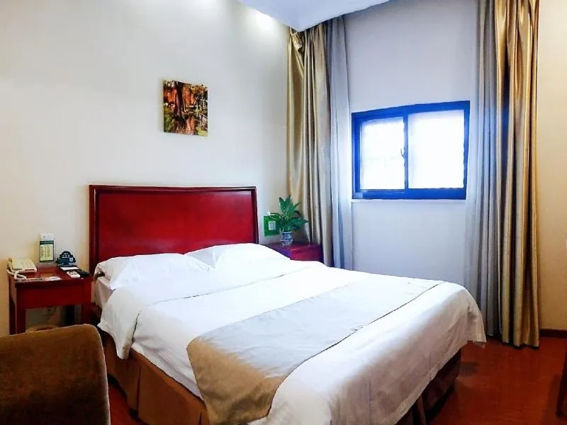 Bed in GreenTree Inn Jiangsu Suzhou Changshu Fangta Park Pedestrian Street Business Hotel