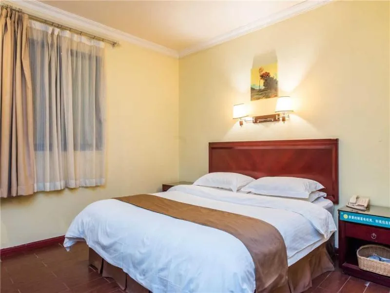 Bed in GreenTree Inn Jiangsu Suzhou Mudu Ancient Street Express Hotel