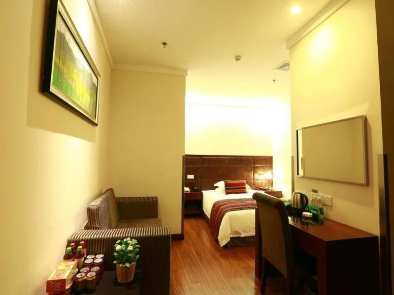 Bed in GreenTree Inn Jiangsu Nantong Qidong Middle Heping Road Business Hotel