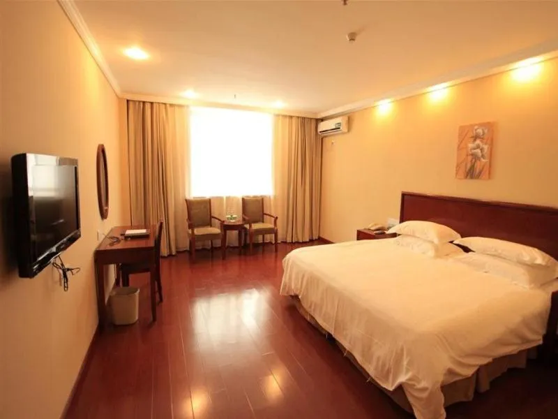 Bed in GreenTree Inn Yangzhou Slender West Lake South Gate Express Hotel