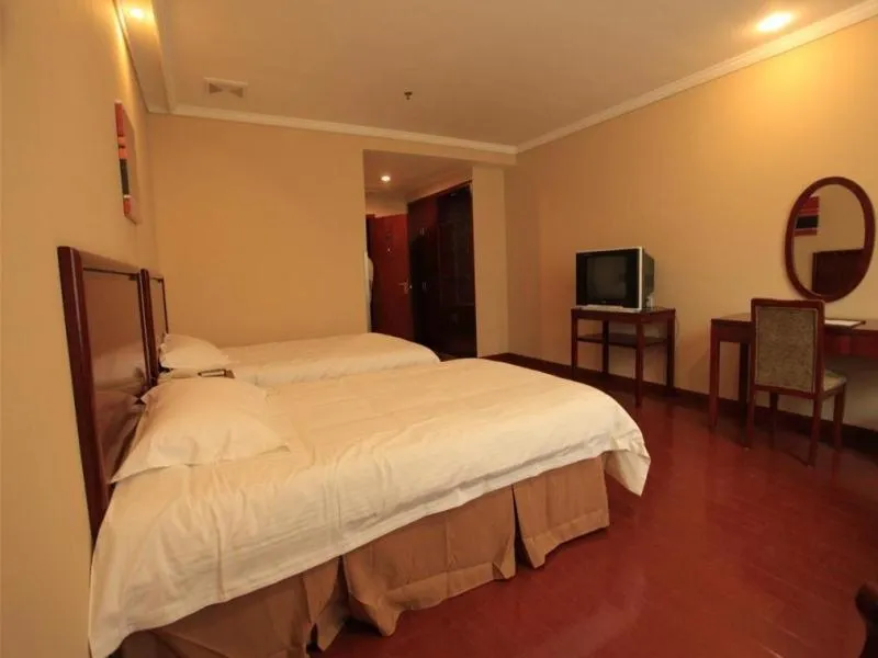 Bed in GreenTree Inn Yangzhou Slender West Lake South Gate Express Hotel