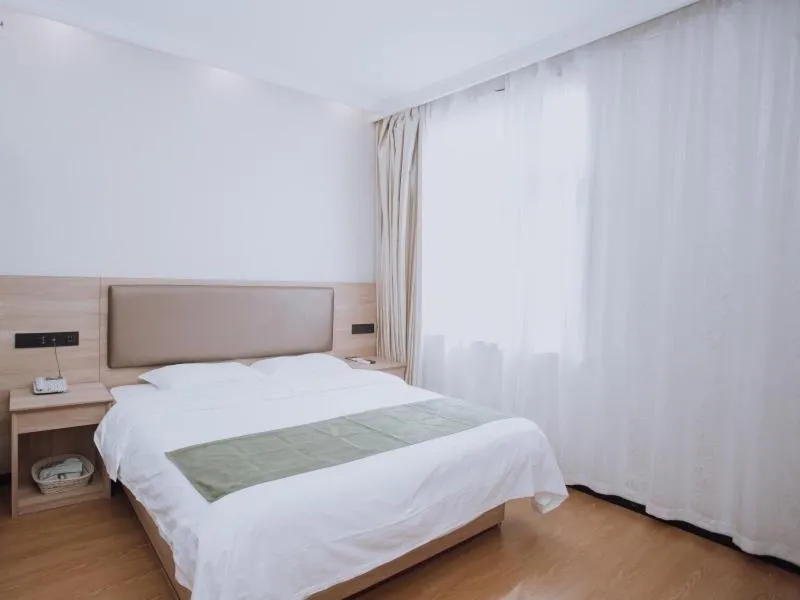 Bed in GreenTree Inn JiangSu HuaiAn North ChengDe Road East BeiJing Road Express Hotel