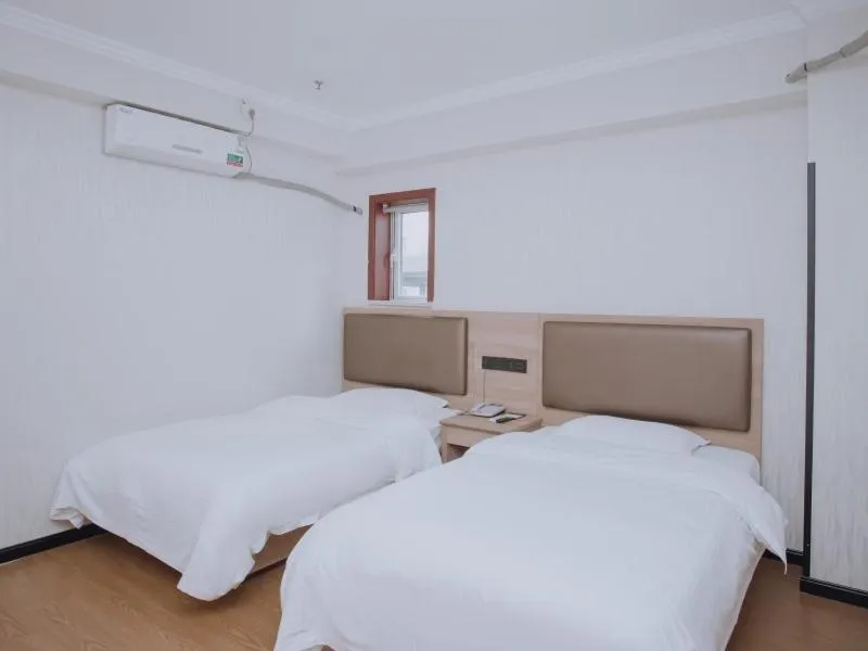 Bed in GreenTree Inn JiangSu HuaiAn North ChengDe Road East BeiJing Road Express Hotel