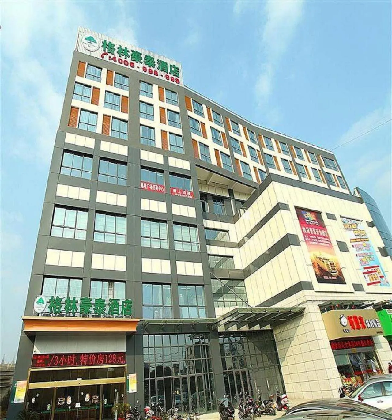 Facade/entrance in GreenTree Inn Jiangsu Taizhou Dongfeng Road Express Hotel