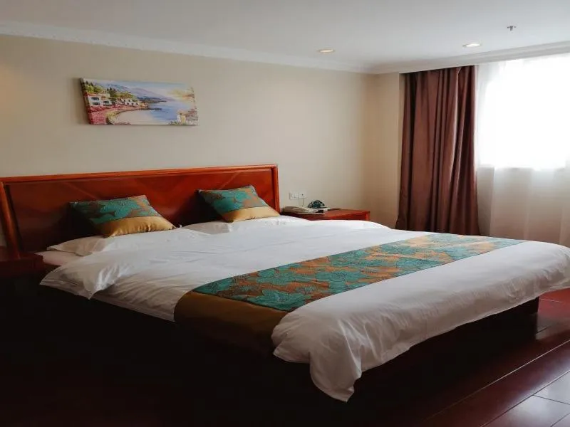 Bed in GreenTree Inn Jiangsu Taizhou Taidong Railway Station Business Hotel