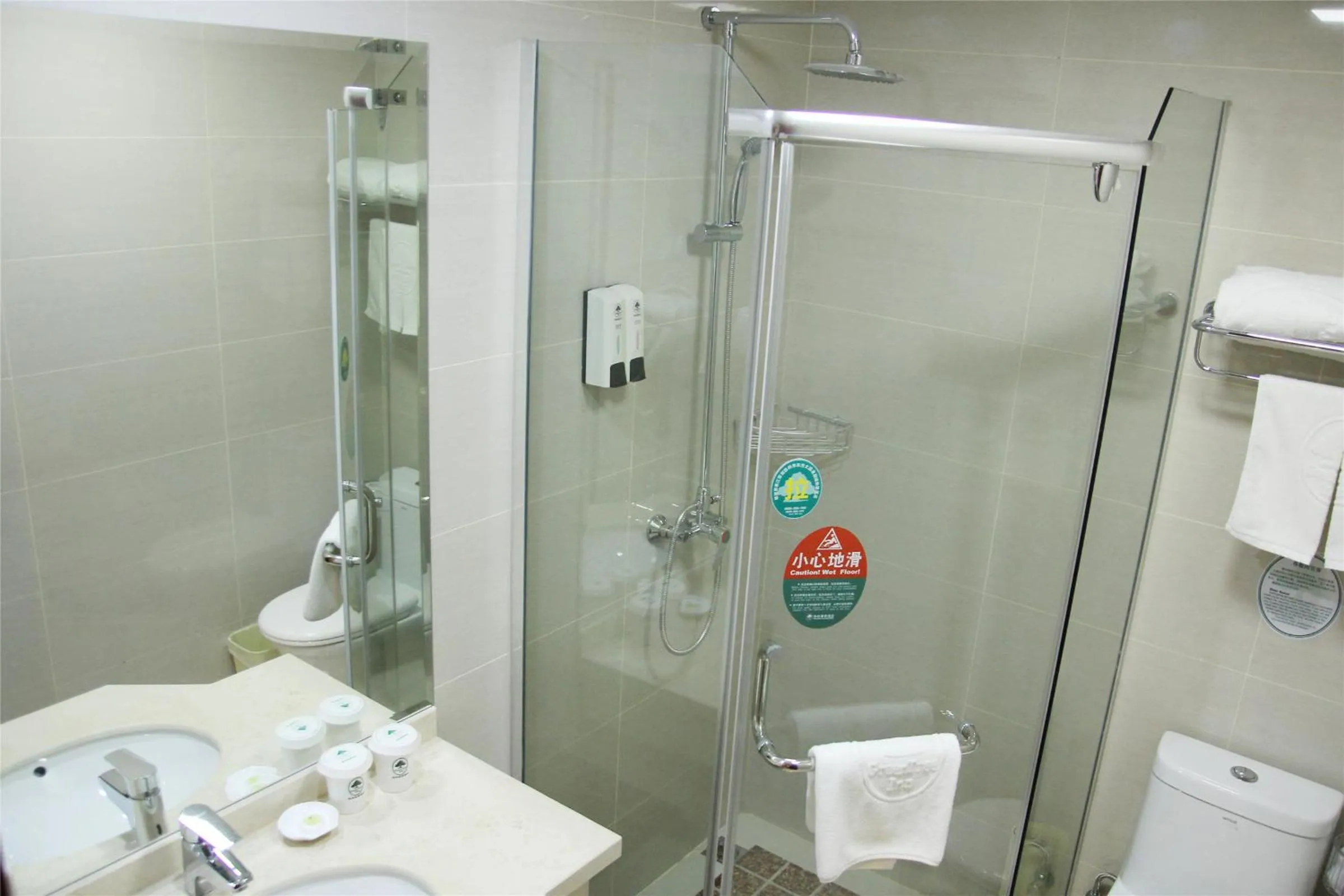 Bathroom in GreenTree Inn Jiangsu Taizhou Jingjiang Bus Station Express Hotel