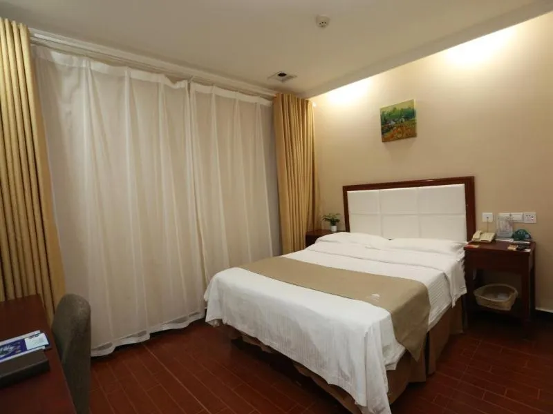 Bed in GreenTree Inn Jiangsu Suqian Sihong RenminS)Road Walking Street Express Hotel
