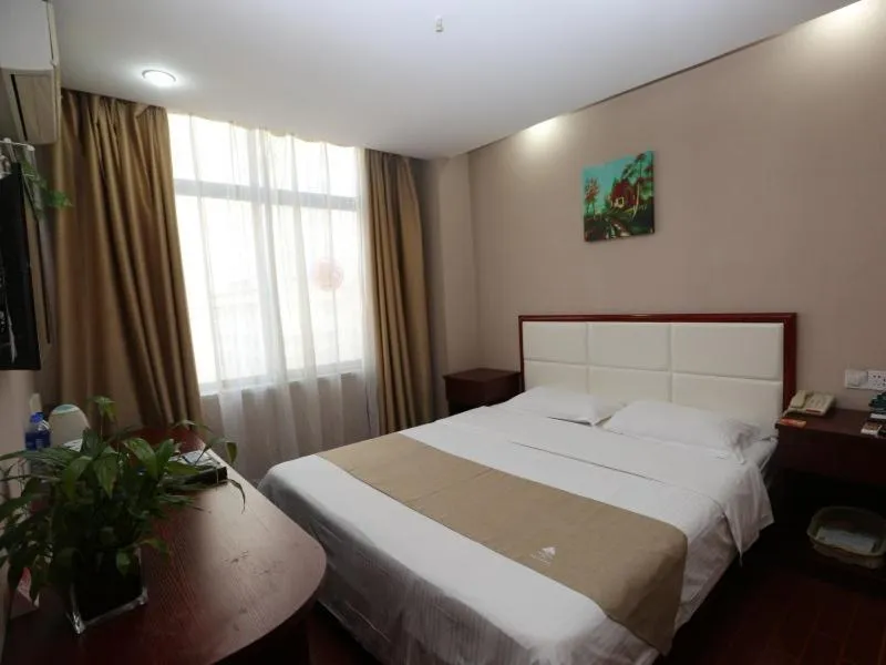 Bed in GreenTree Inn Jiangsu Suqian Sihong RenminS)Road Walking Street Express Hotel