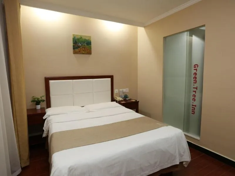 Bed in GreenTree Inn Jiangsu Suqian Sihong RenminS)Road Walking Street Express Hotel