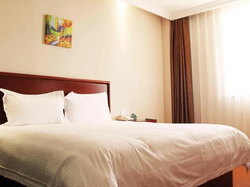 Bed in GreenTree Inn Shandong Qingdao Development District SDUST Express Hotel