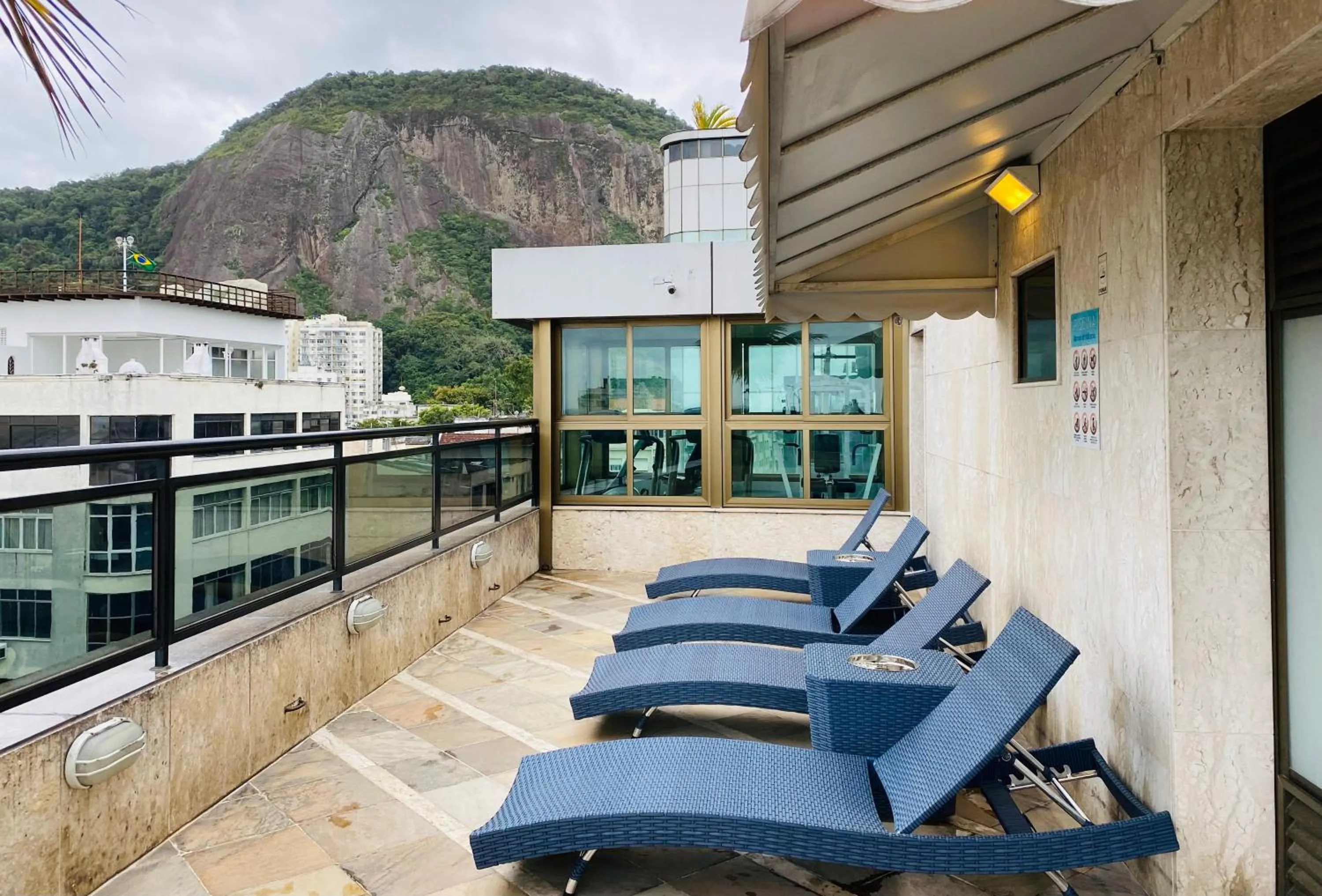 Swimming pool in Real Palace Hotel
