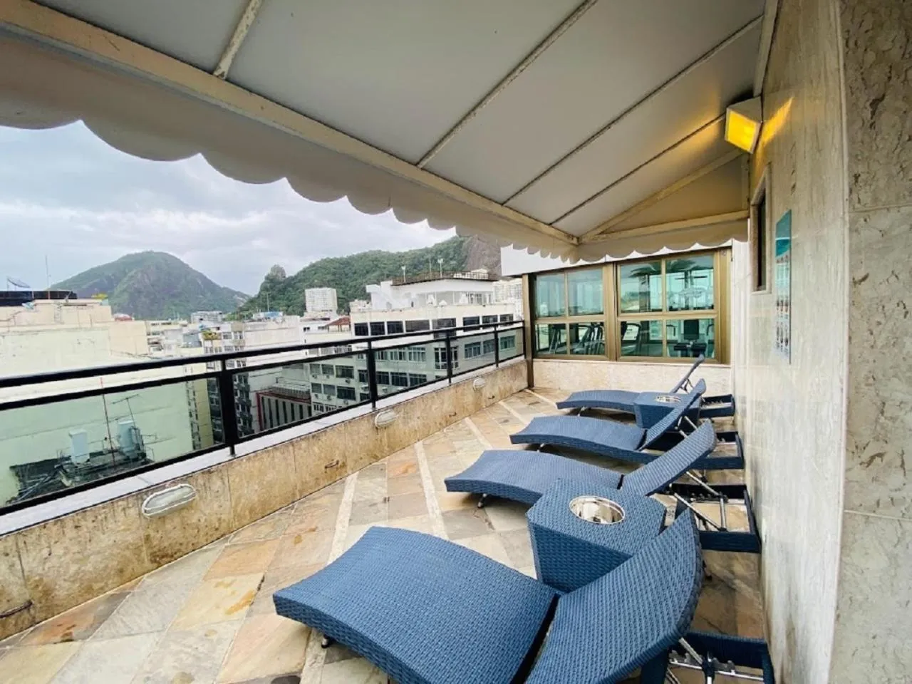 Swimming pool in Real Palace Hotel