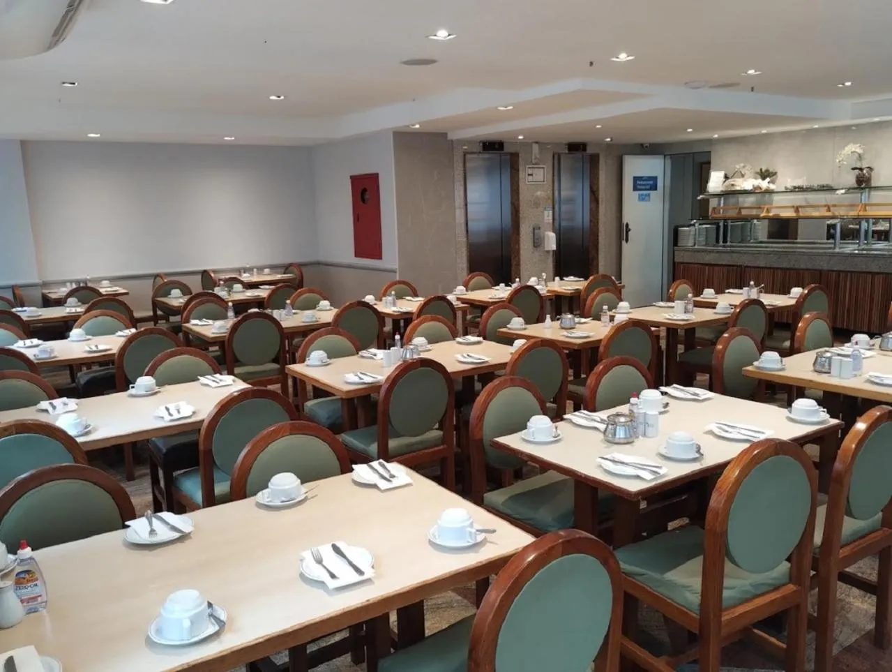 Restaurant/places to eat in Real Palace Hotel