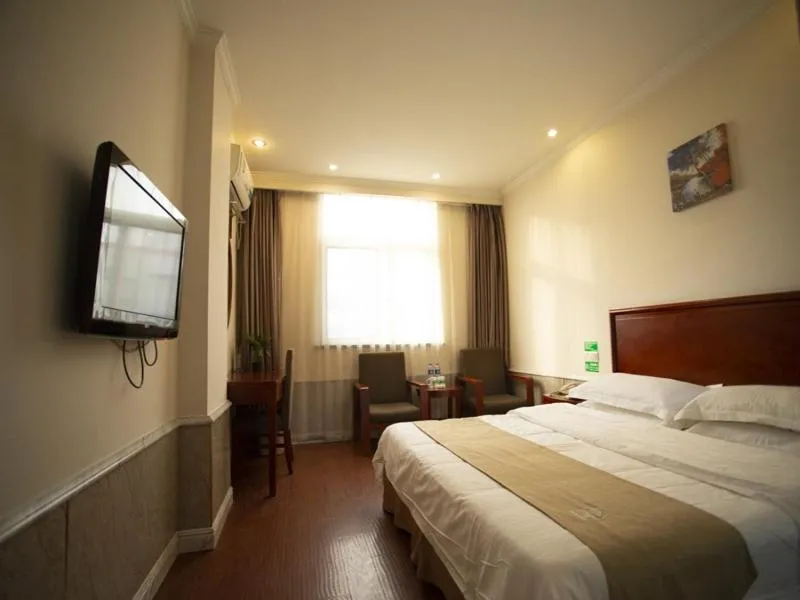 Bed in GreenTree Inn Anhui Hefei Lianhua Road Express Hotel