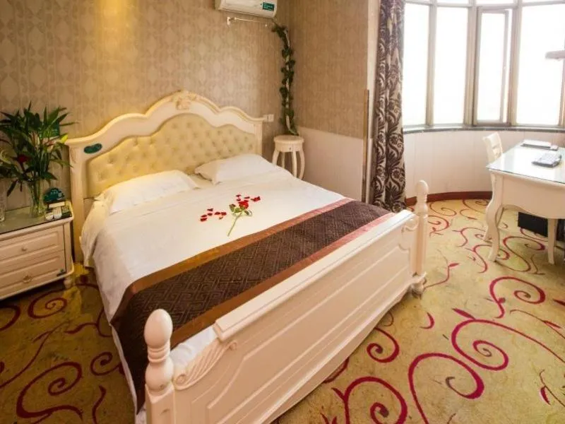 Bed in Greentree Inn Anhui Hefei South High-speed Rail Station Fanhua Avenue Haiheng Express Hotel