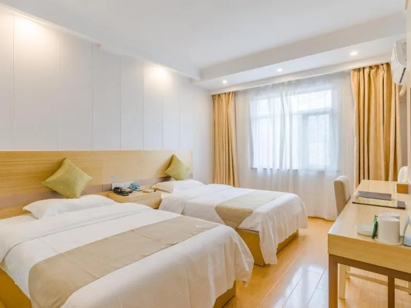 Bed in GreenTree Inn AnHui HeFei High-Speed Railway South Station BaoHe Avenue Government Business Hotel