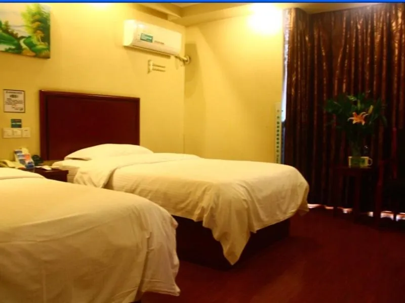 Bed in GreenTree Inn Anhui Hefei Lujiang Yulongwan Express Hotel
