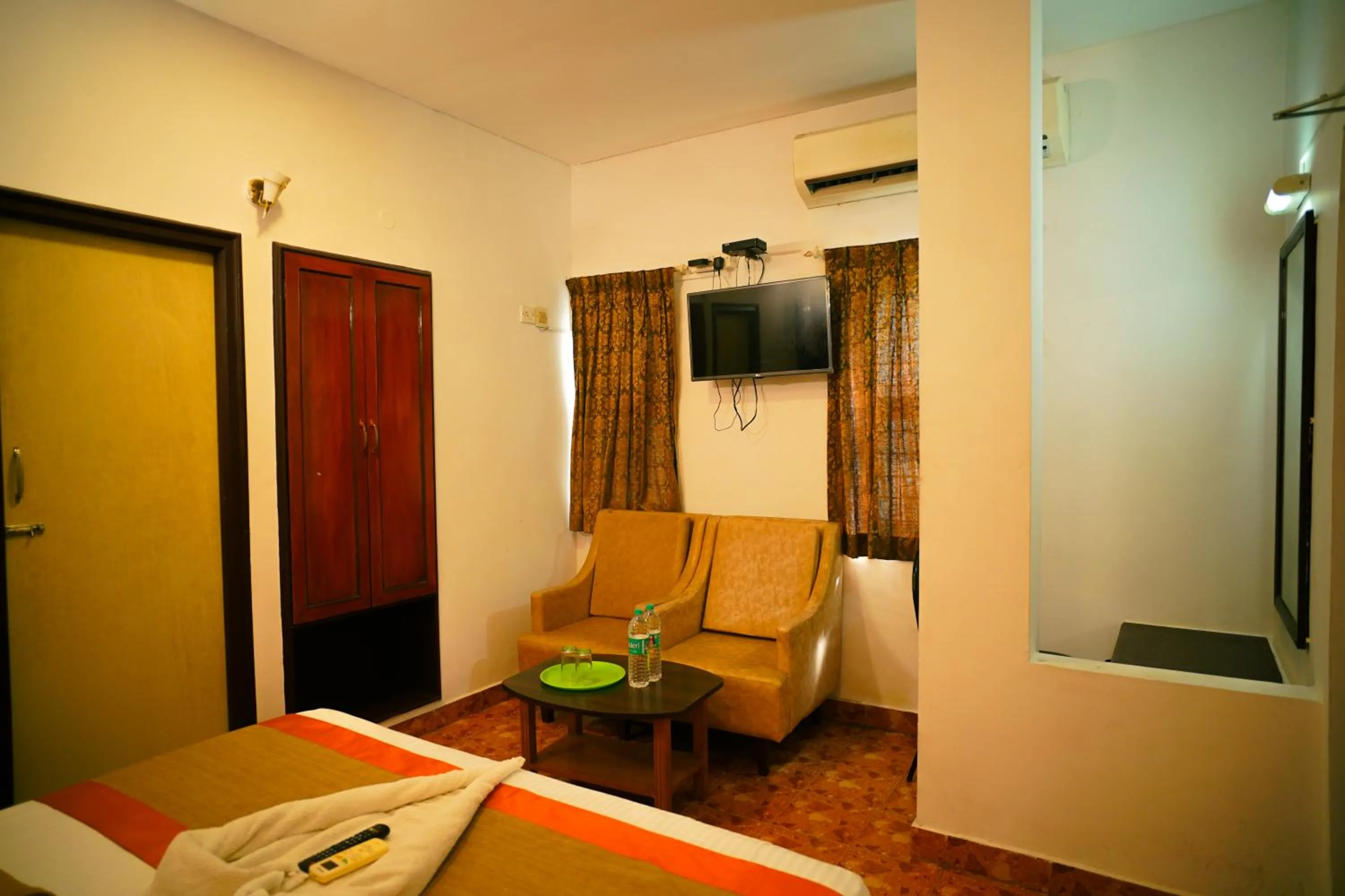 Hotel Raaj Bhaavan