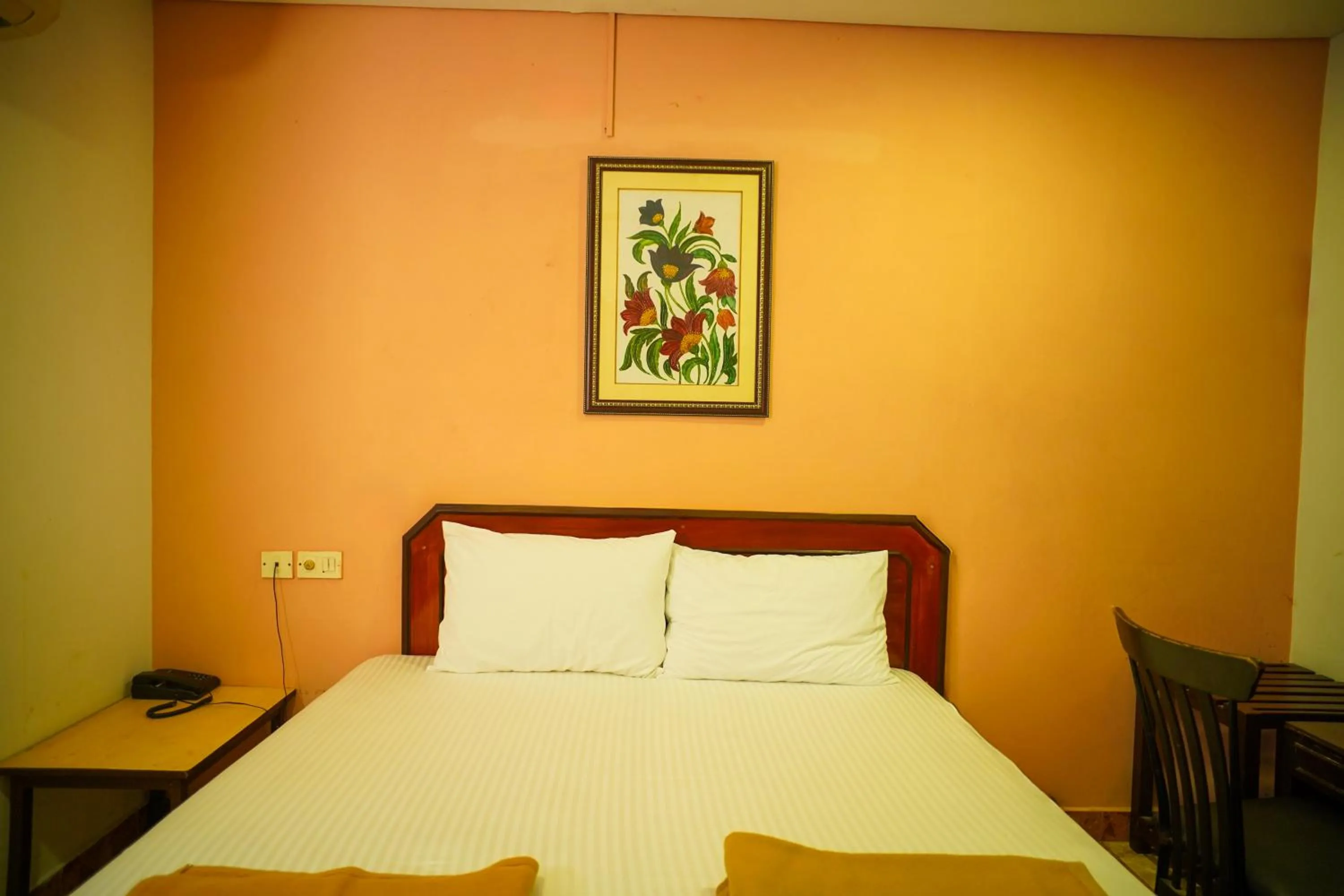 Bed in Hotel Raaj Bhaavan