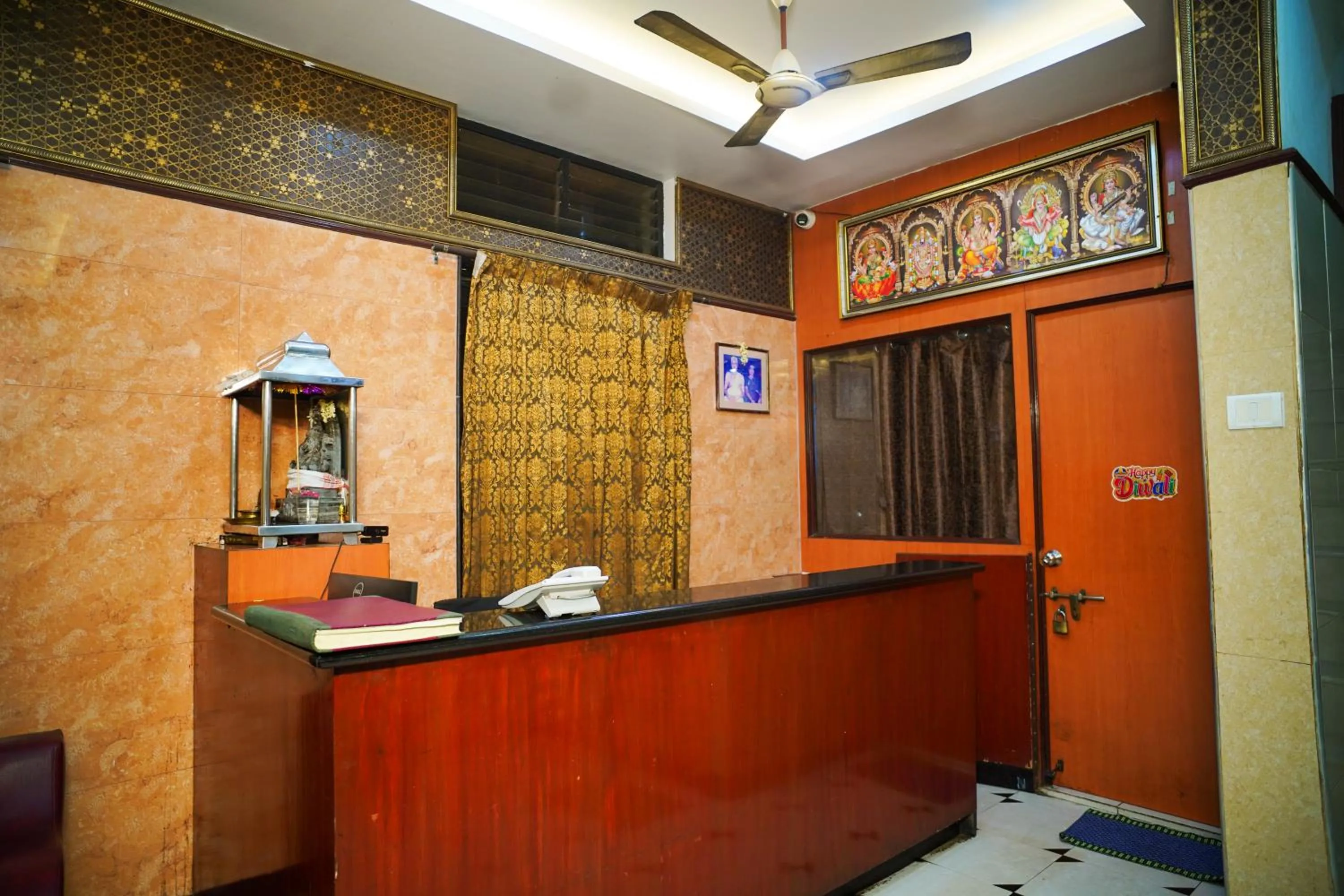 Hotel Raaj Bhaavan