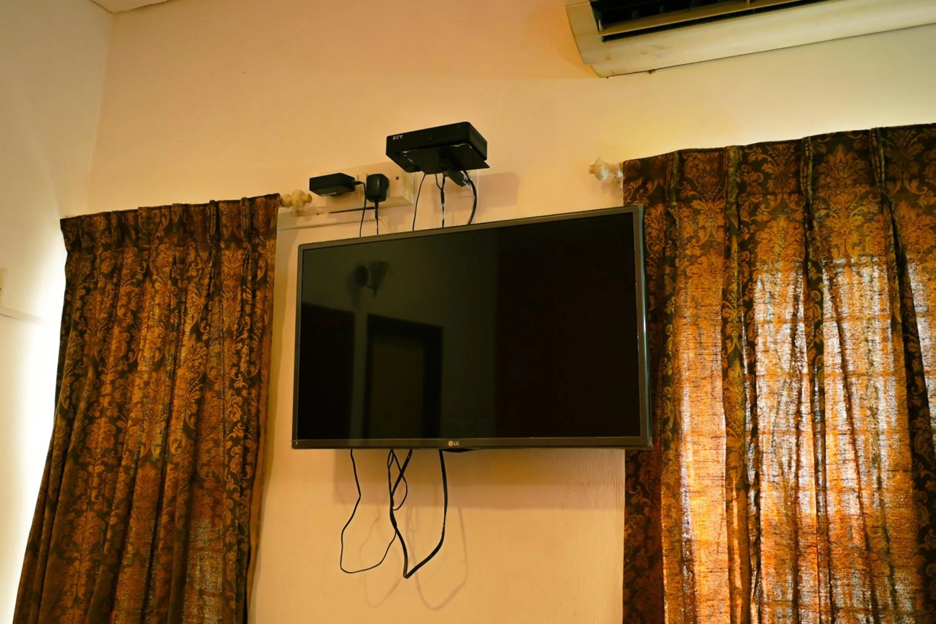 Hotel Raaj Bhaavan