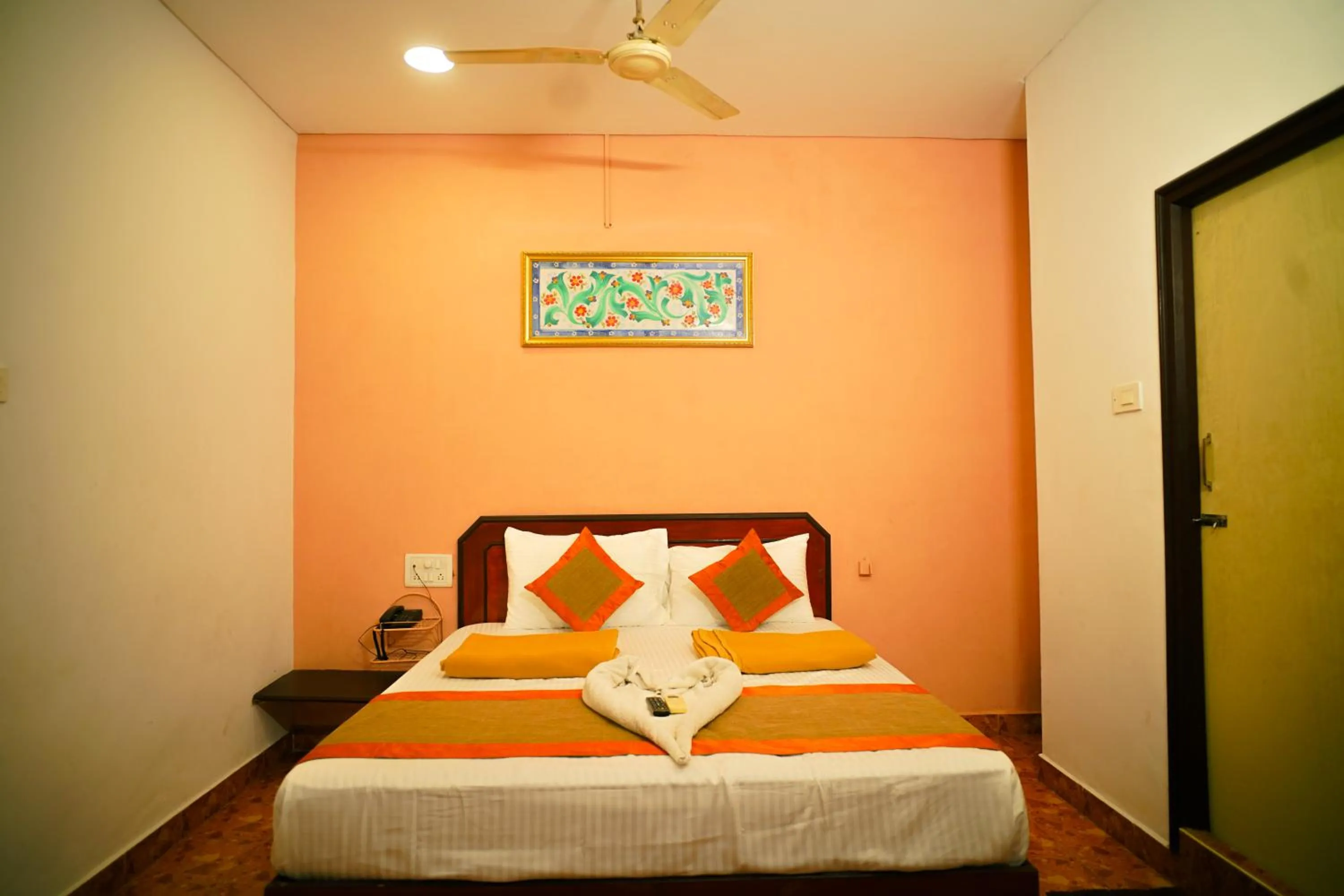 Bed in Hotel Raaj Bhaavan
