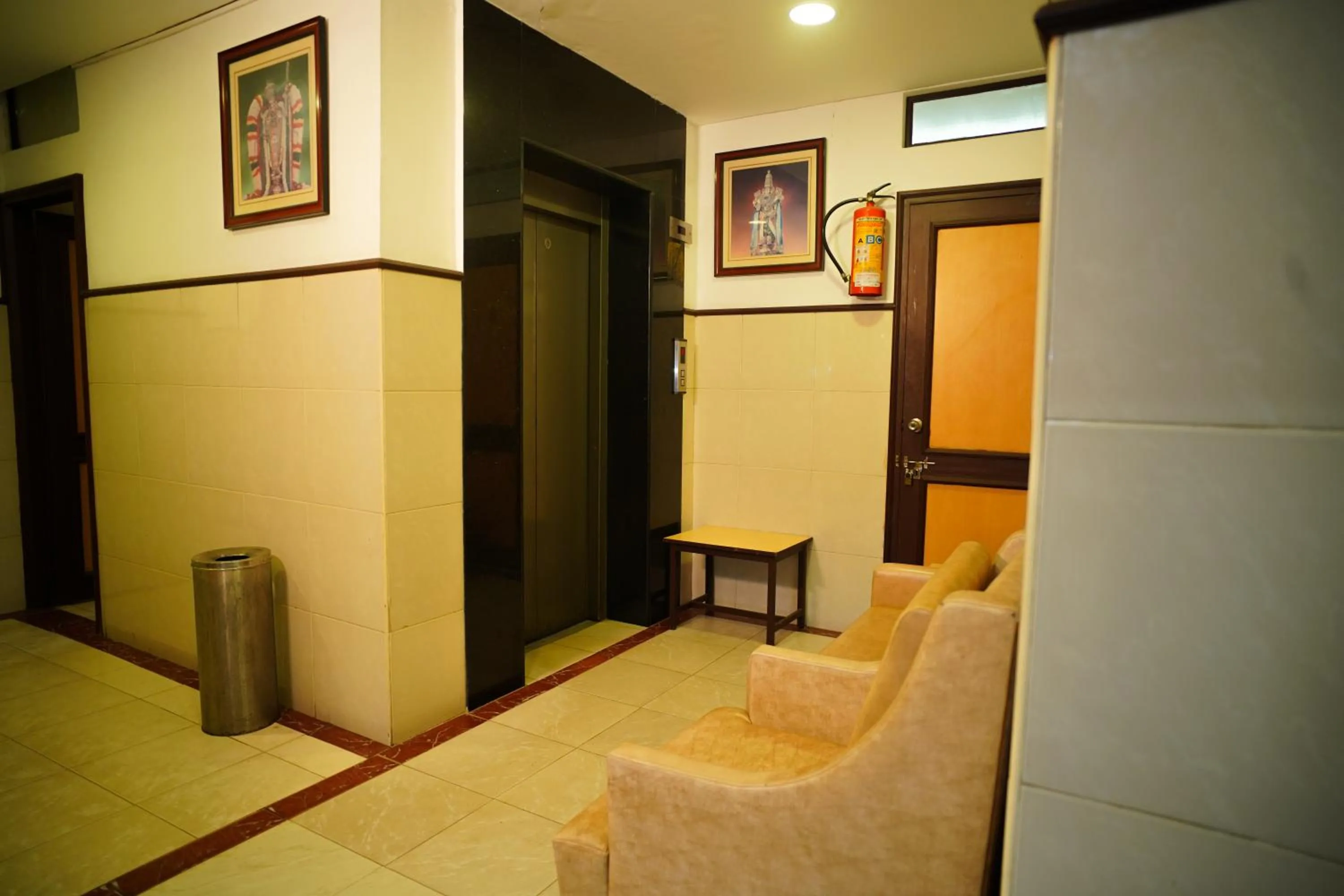 Hotel Raaj Bhaavan