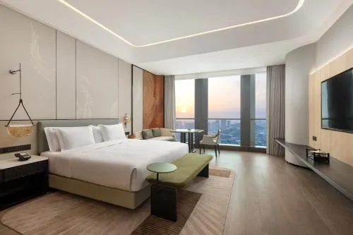 HUALUXE Zhongshan City Center