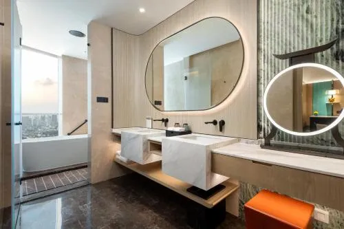 HUALUXE Zhongshan City Center