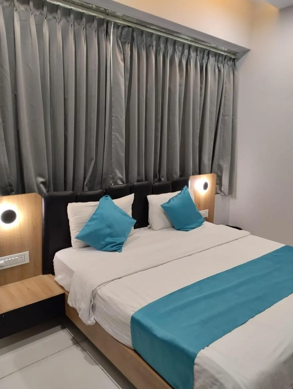 Bed in hotel grand view