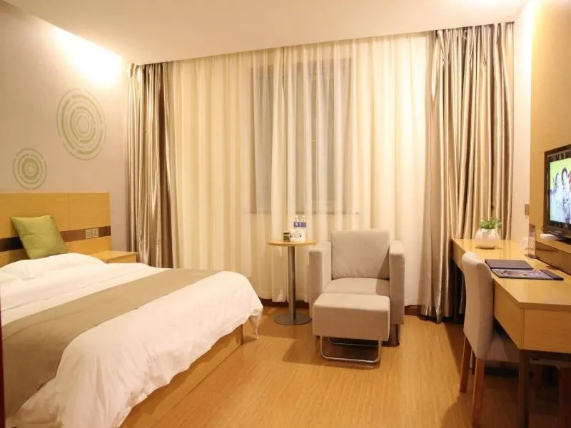 Bed in GreenTree Inn Zhejiang Shaoxing Xinchang Buddha Express Hotel