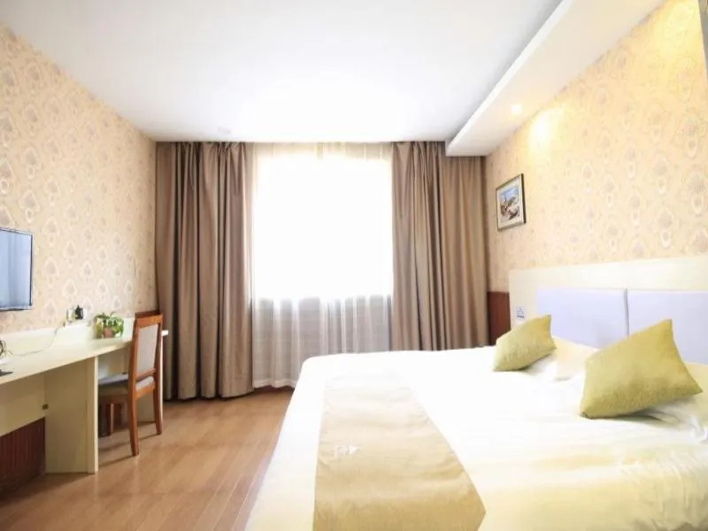 Bed in GreenTree Inn WenZhou LuCheng XiaoNanMen Express Hotel