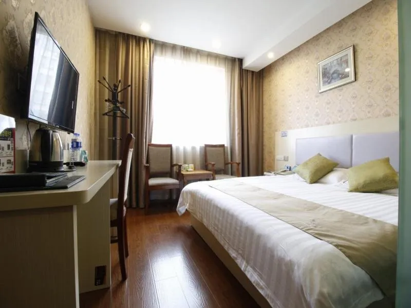 Bed in GreenTree Inn WenZhou LuCheng XiaoNanMen Express Hotel
