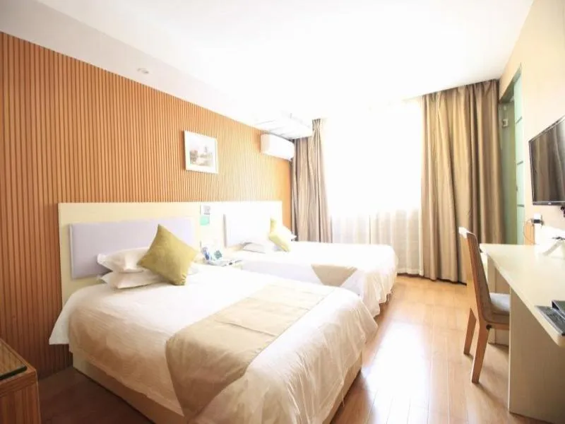 Bed in GreenTree Inn WenZhou LuCheng XiaoNanMen Express Hotel
