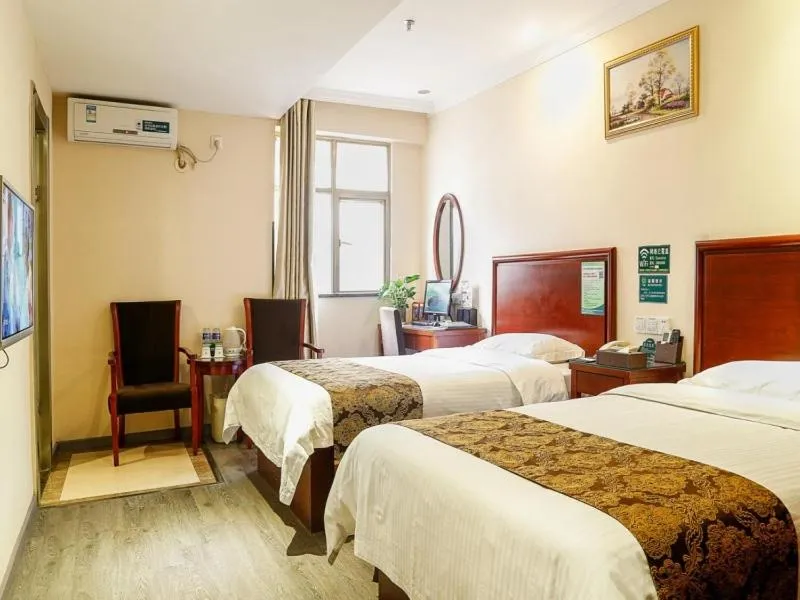 Bed in GreenTree Inn Guangdong Shenzhen Longhua New Area Longguan Rord Tianhong Express Hotel