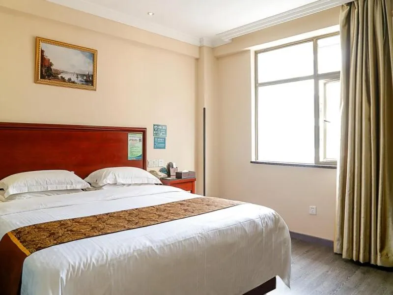 Bed in GreenTree Inn Guangdong Shenzhen Longhua New Area Longguan Rord Tianhong Express Hotel
