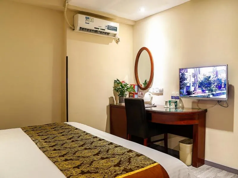 Bed in GreenTree Inn Guangdong Shenzhen Longhua New Area Longguan Rord Tianhong Express Hotel