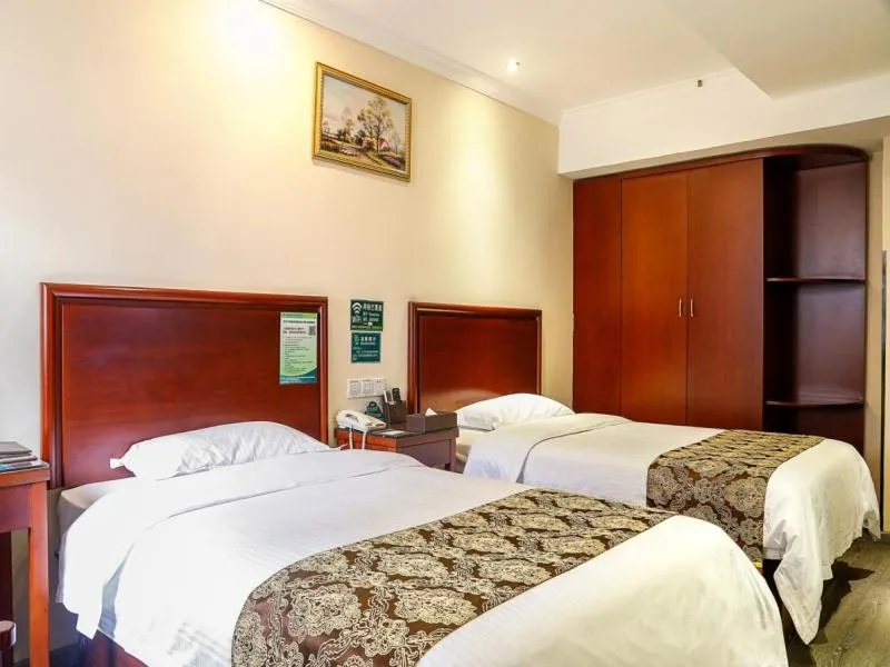 Bed in GreenTree Inn Guangdong Shenzhen Longhua New Area Longguan Rord Tianhong Express Hotel