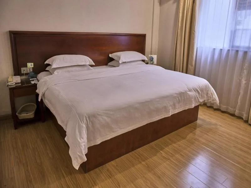 Bed in GreenTree Inn Guangdong Foshan Longjiang North Fenghua Road Express Hotel