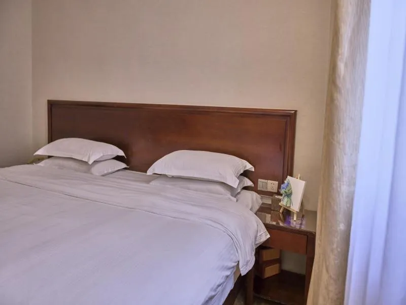 Bed in GreenTree Inn Guangdong Foshan Longjiang North Fenghua Road Express Hotel