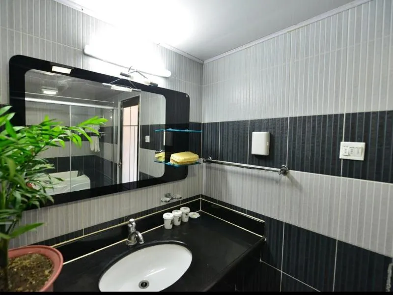 GreenTree Alliance Beijing West Railway Station North Square Hotel