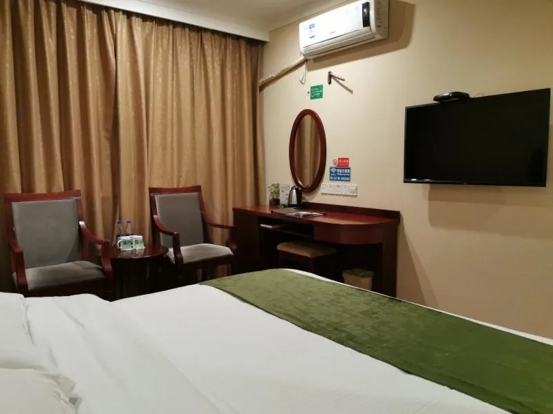 Bed in GreenTree Inn ShangHai Car Piers Studio Express Hotel